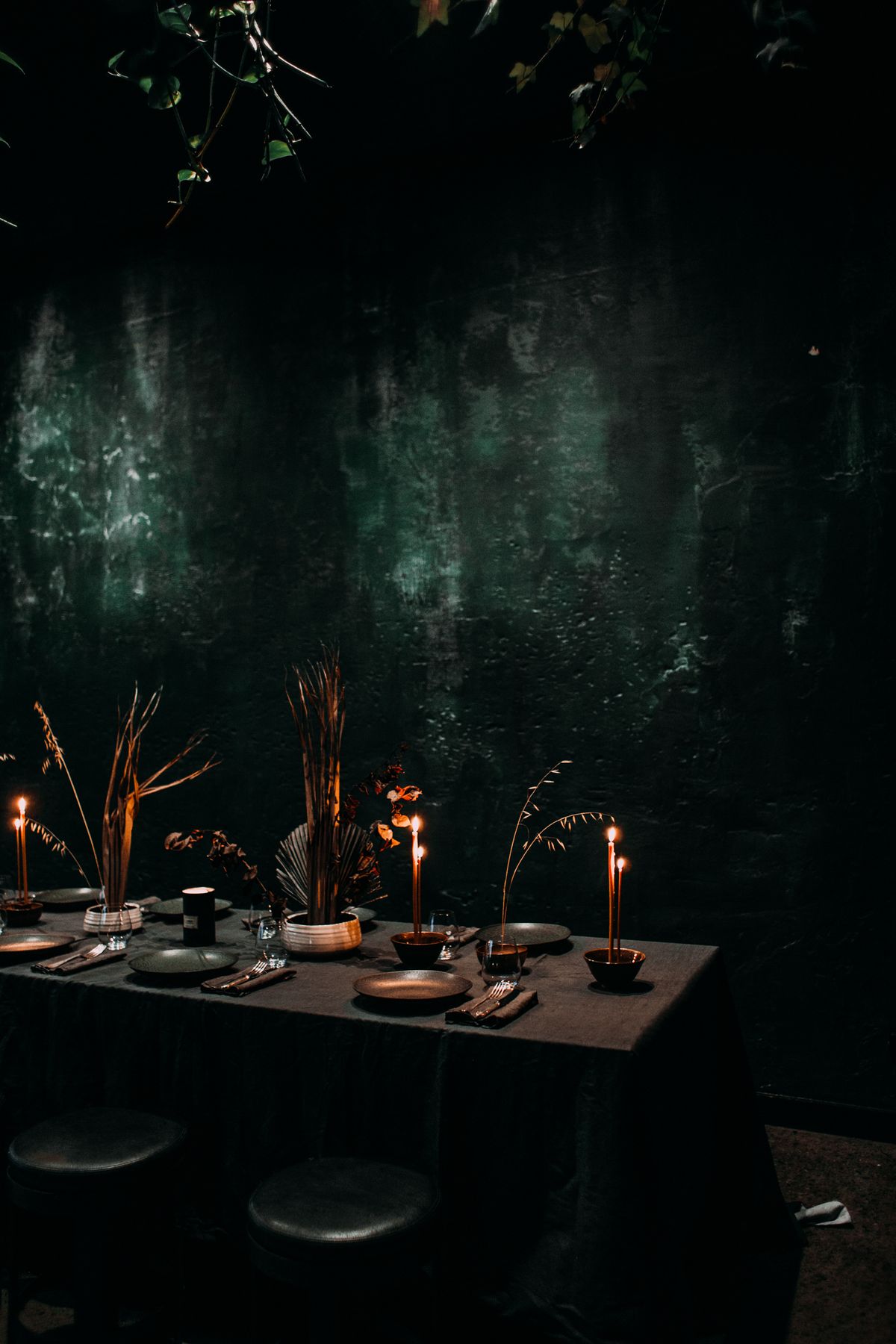 Lange tafel met kaarsen